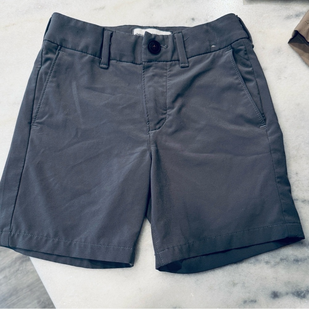Abercrombie Kids- Gray Golf Shorts.  7/8.